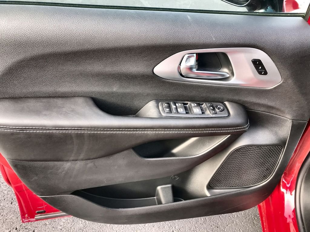 2026 Chrysler Pacifica Limited - Photo 13
