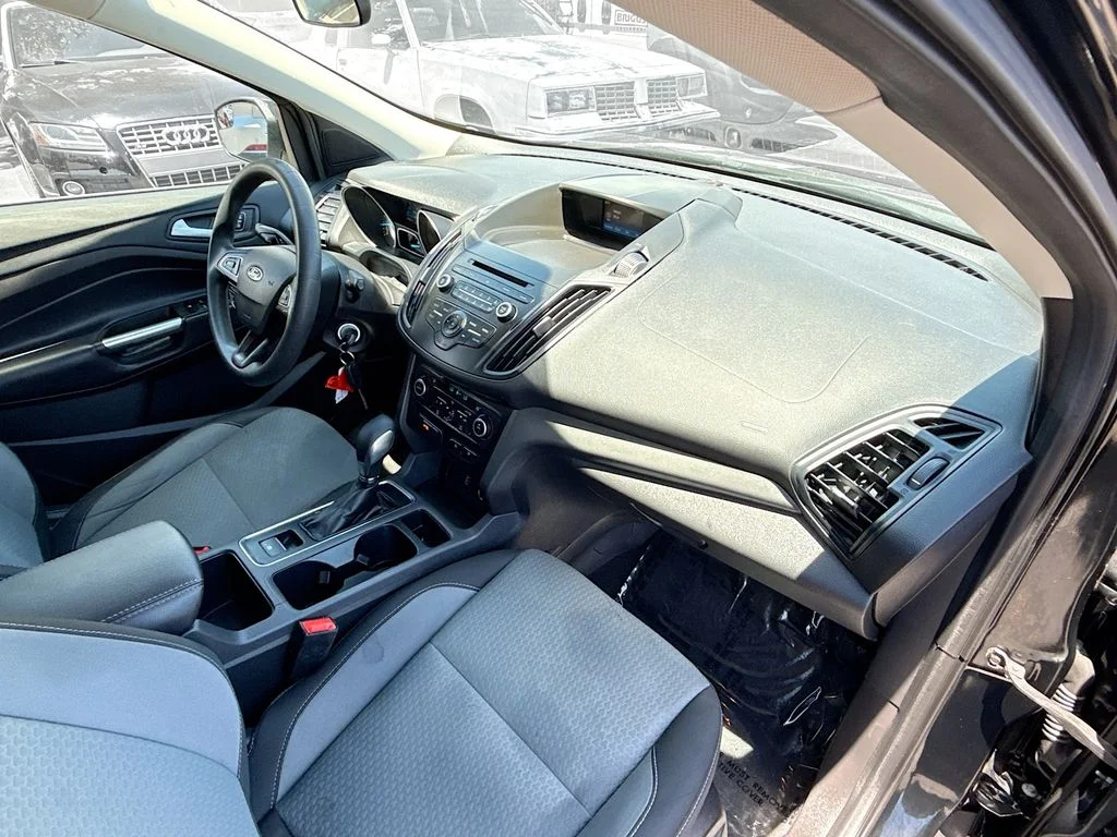 Used 2018 Black Ford SE image 32