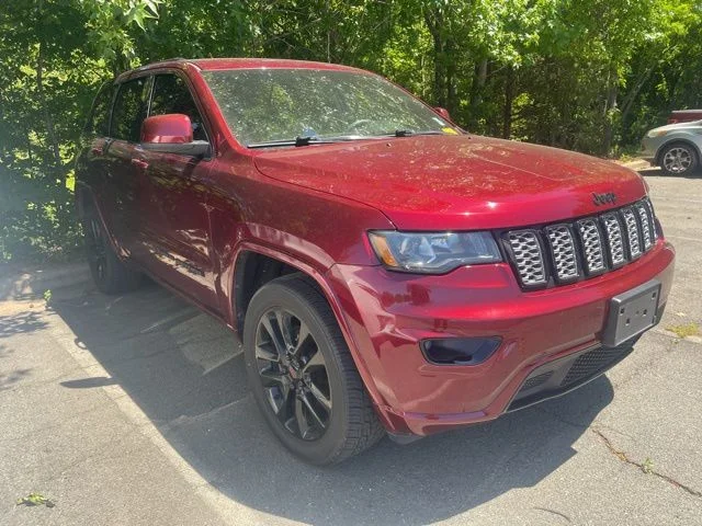 Used 2018 Red Jeep Altitude image 3
