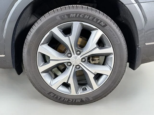Used 2021 Green Hyundai Limited image 32