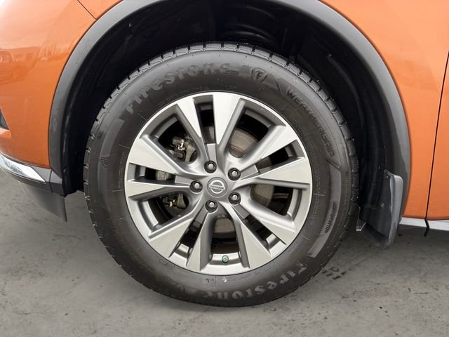 Used 2015 Orange Nissan SL image 9