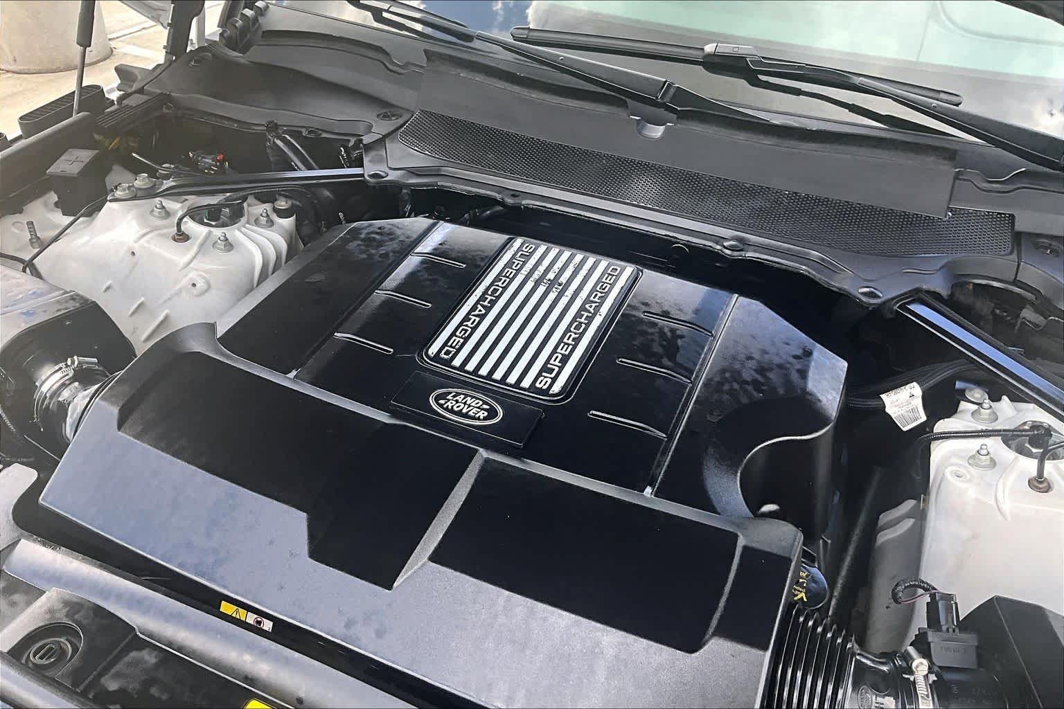 Used 2018 Fuji White Land Rover HSE image 31
