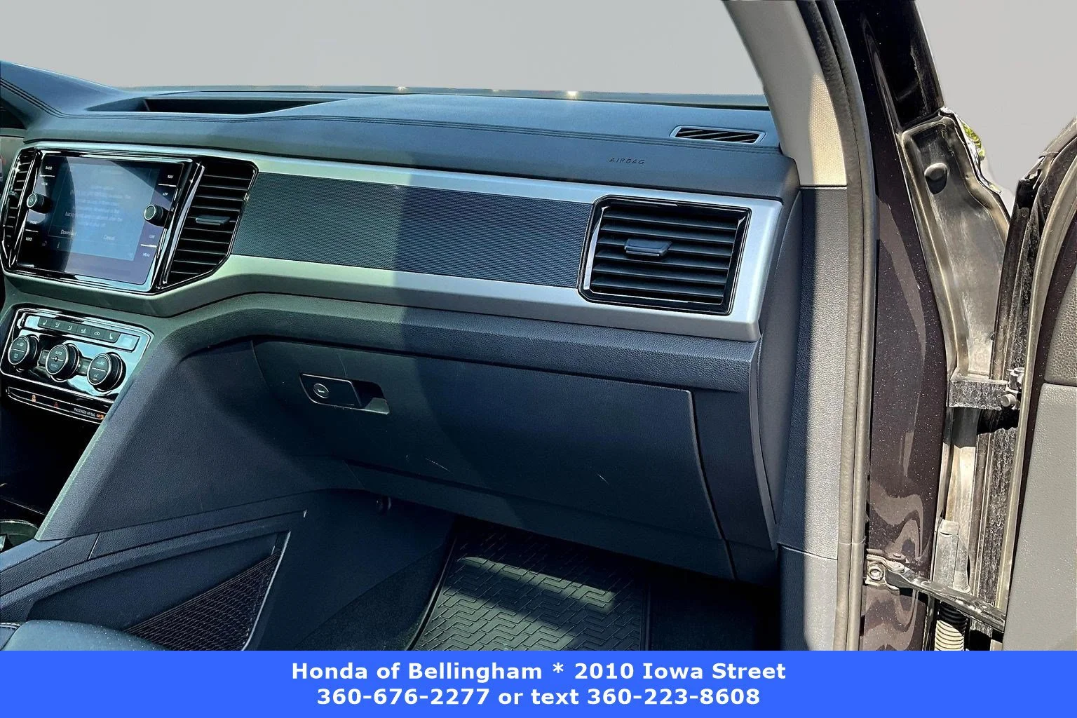 Used 2021 Deep Black Volkswagen 3.6L V6 SEL R-Line image 24