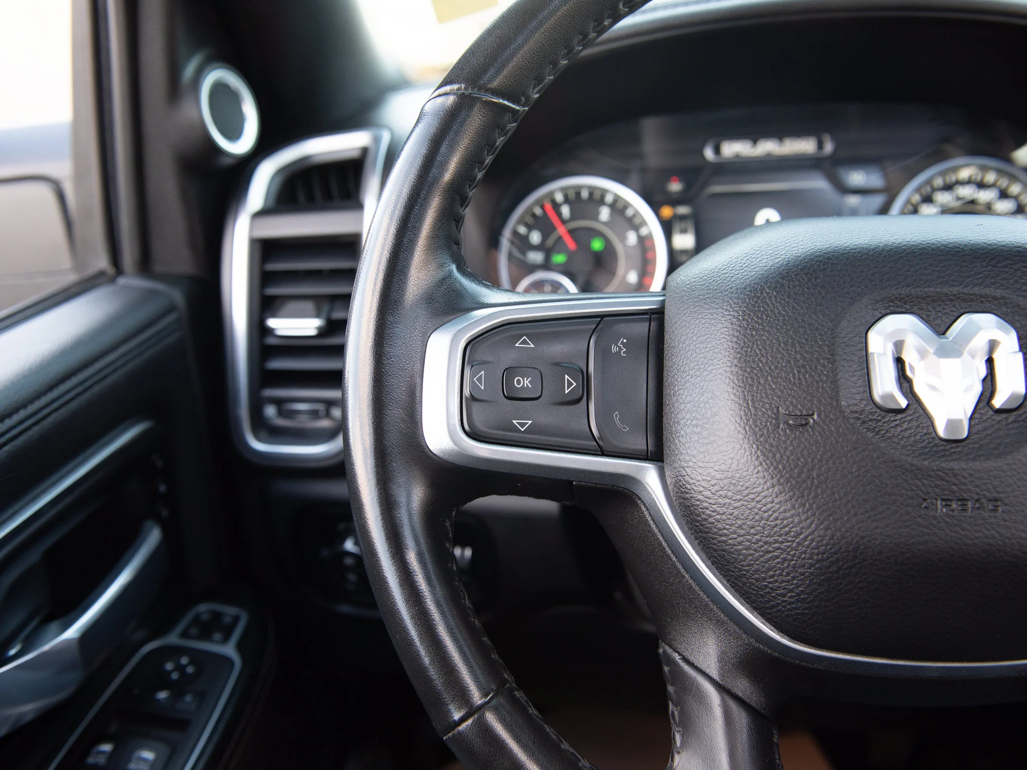 Certified Used 2024 White RAM Laramie * Cummins | Night Edition 6Passenger | Towing Tech | 5th Wheel | Heated Seats image 21