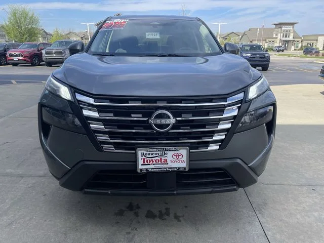 2025 Nissan Rogue SV - Photo 11