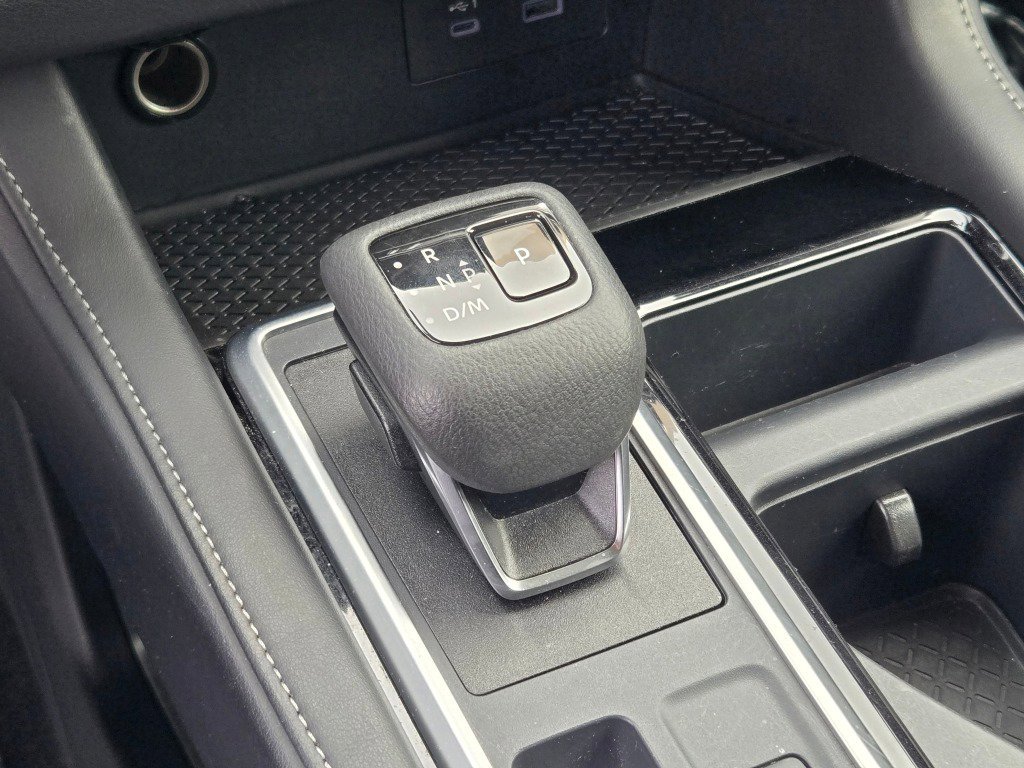 2025 Nissan Pathfinder SV - Photo 31