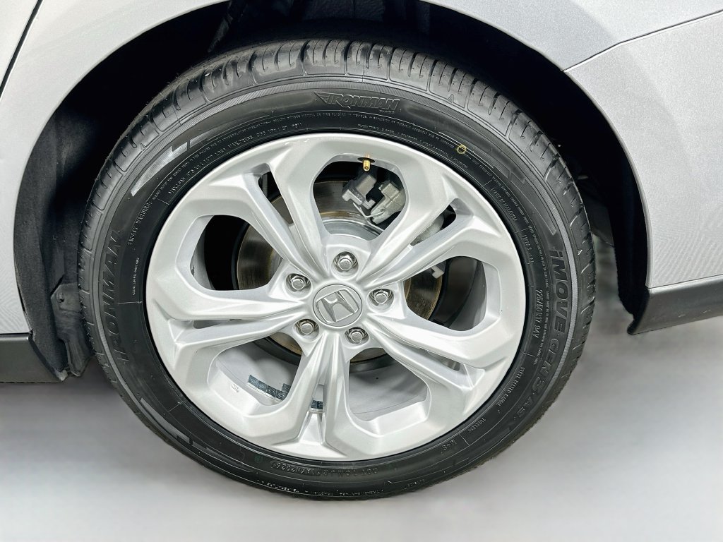 Certified Used 2024 Solar Silver Metallic Honda LX image 27