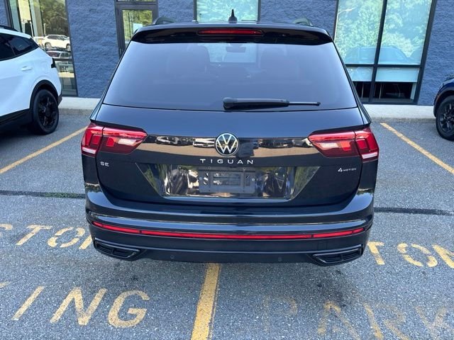 Used 2022 Black Volkswagen 2.0T SE R-Line Black image 6