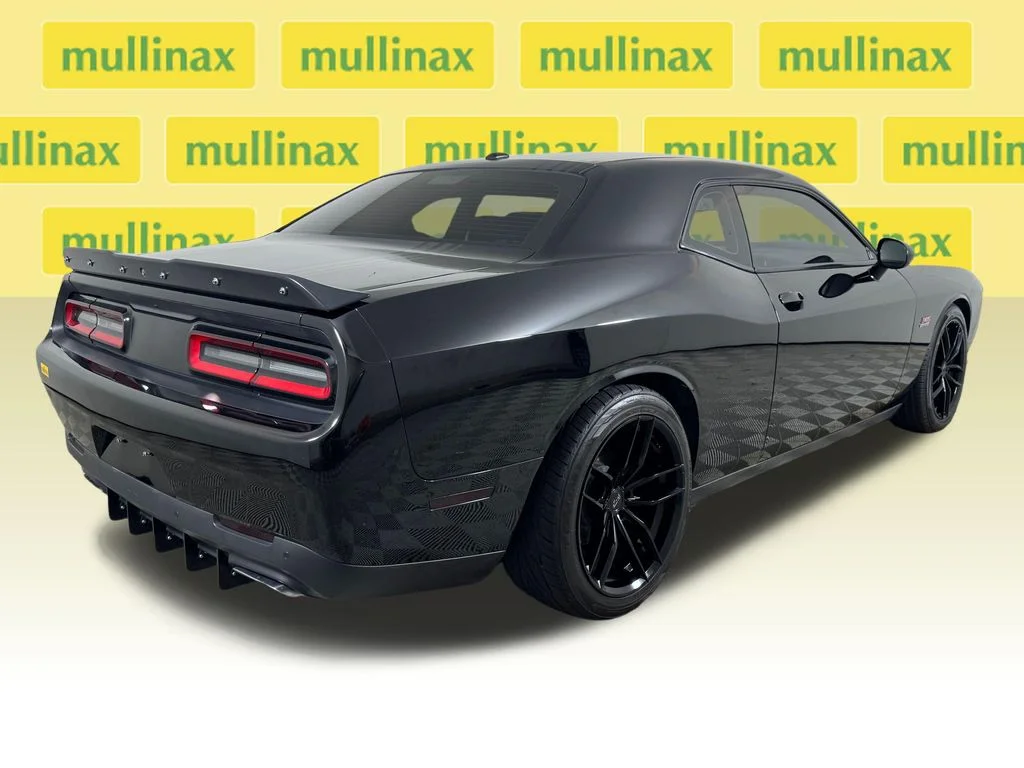 Used 2016 Black Dodge R/T Shaker image 4