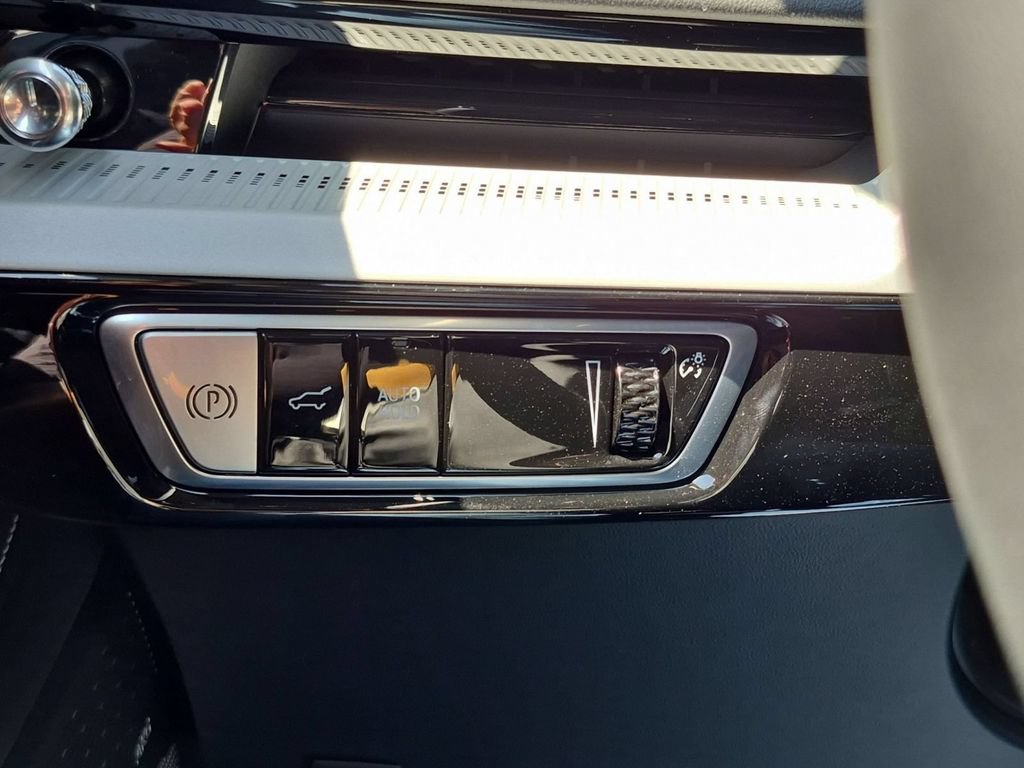 2027 Cadillac OPTIQ Luxury - Photo 16