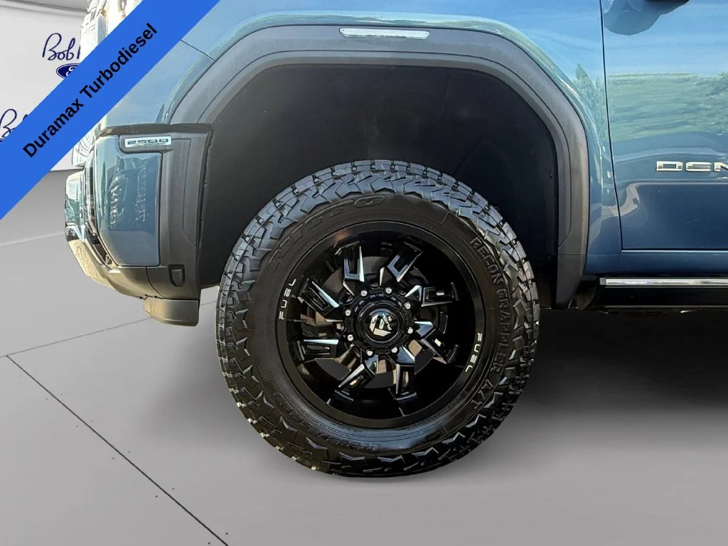 Used 2024 Metallic GMC Denali image 15