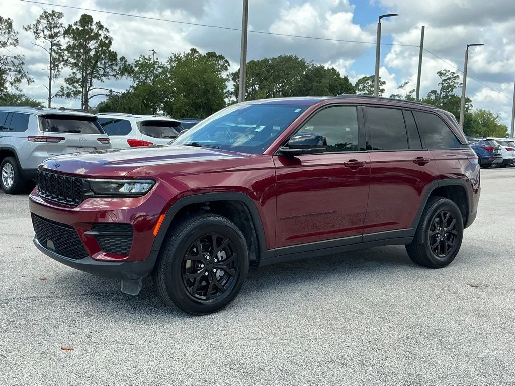 Used 2024 Red Jeep Altitude image 2