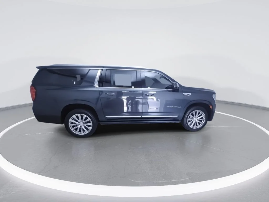 Used 2022 Green GMC Denali image 2