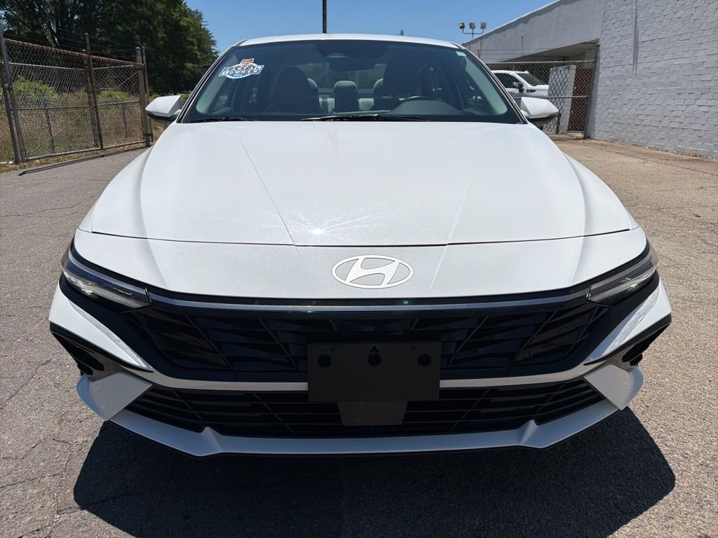 2025 Hyundai Elantra Limited - Photo 7