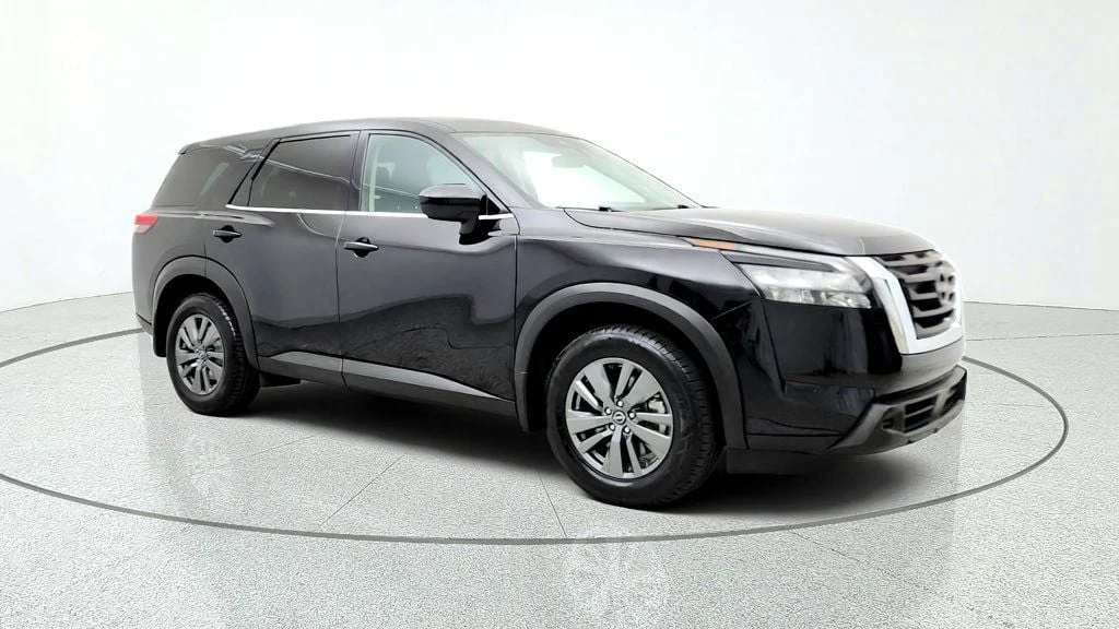Used 2024 Super Black Nissan S 4WD image 3