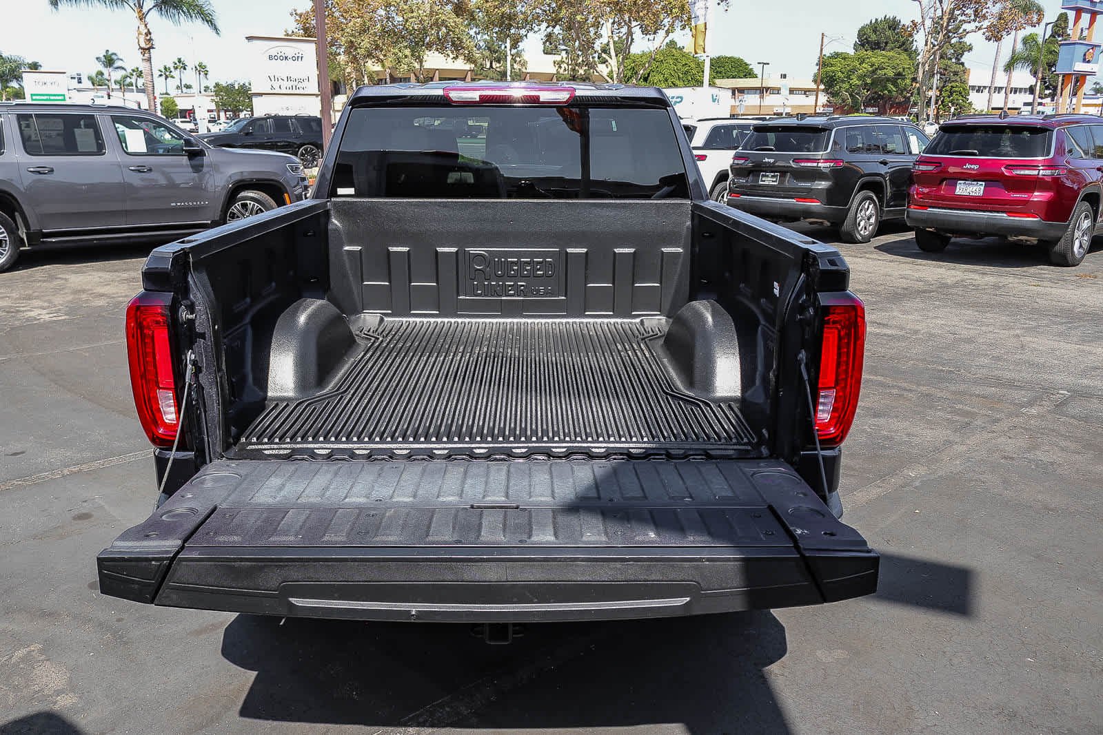 Used 2025 Titanium Rush Metallic GMC SLT image 26
