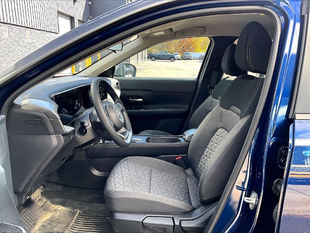 Used 2025 Blue Nissan SV image 6