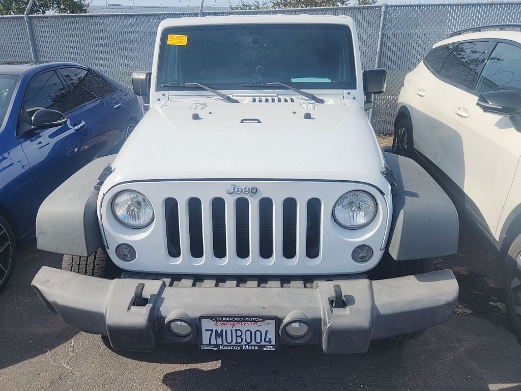 Used 2015 White Jeep Unlimited Rubicon image 2