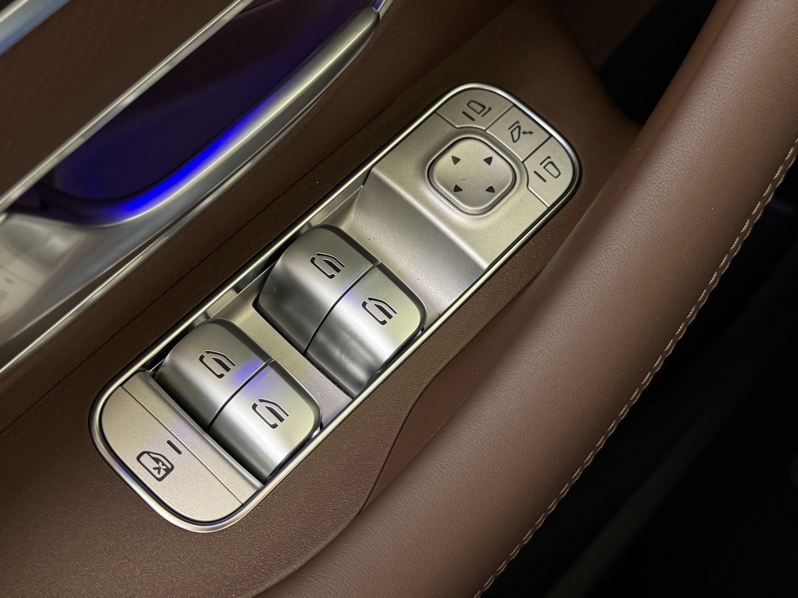 New 2026 MANUFAKTUR Moonlight White Metallic Mercedes-Benz AMG® GLE 53 4MATIC+ Coupe image 44