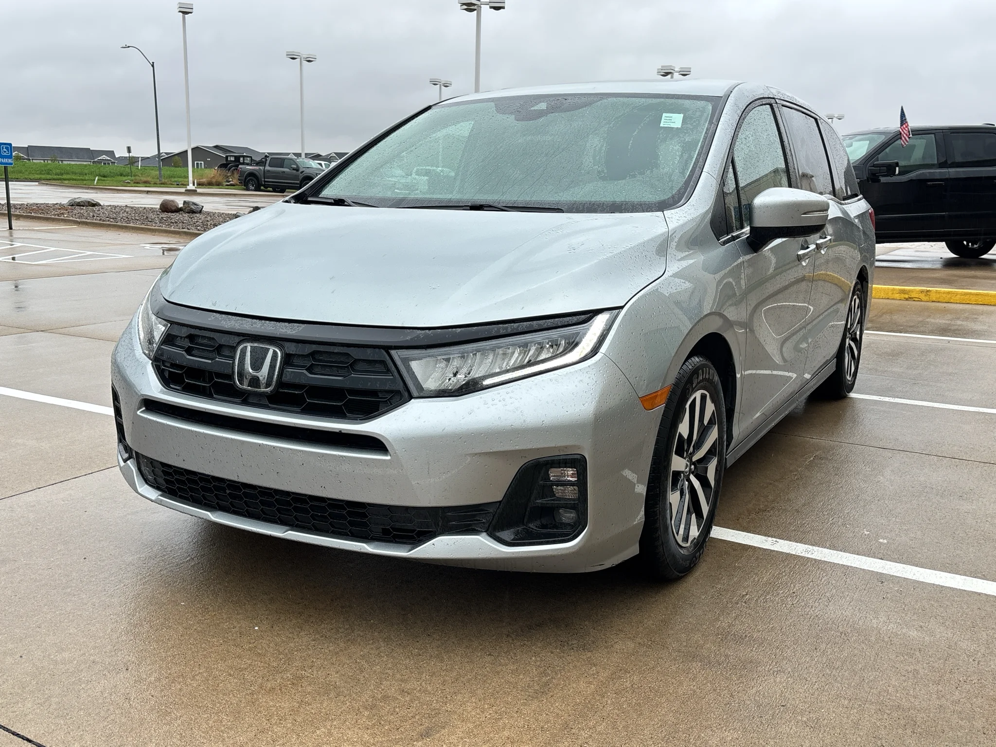 Used 2025 Silver Honda EX-L image 3