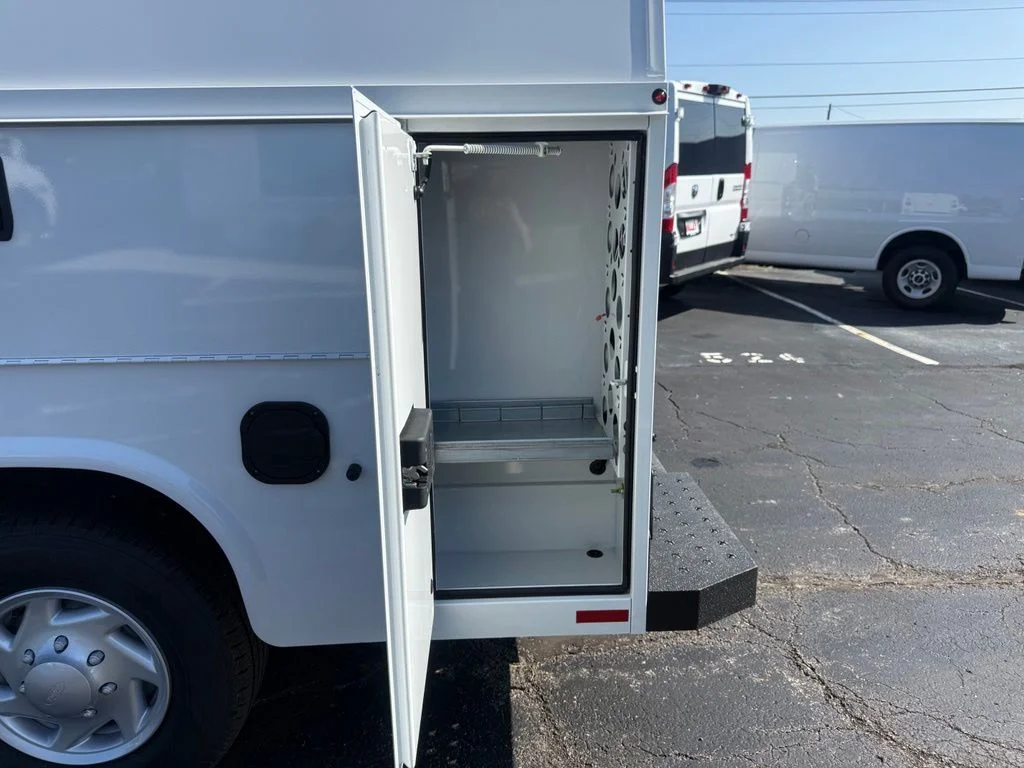 New 2026 Oxford White Ford E-350 SRW image 33