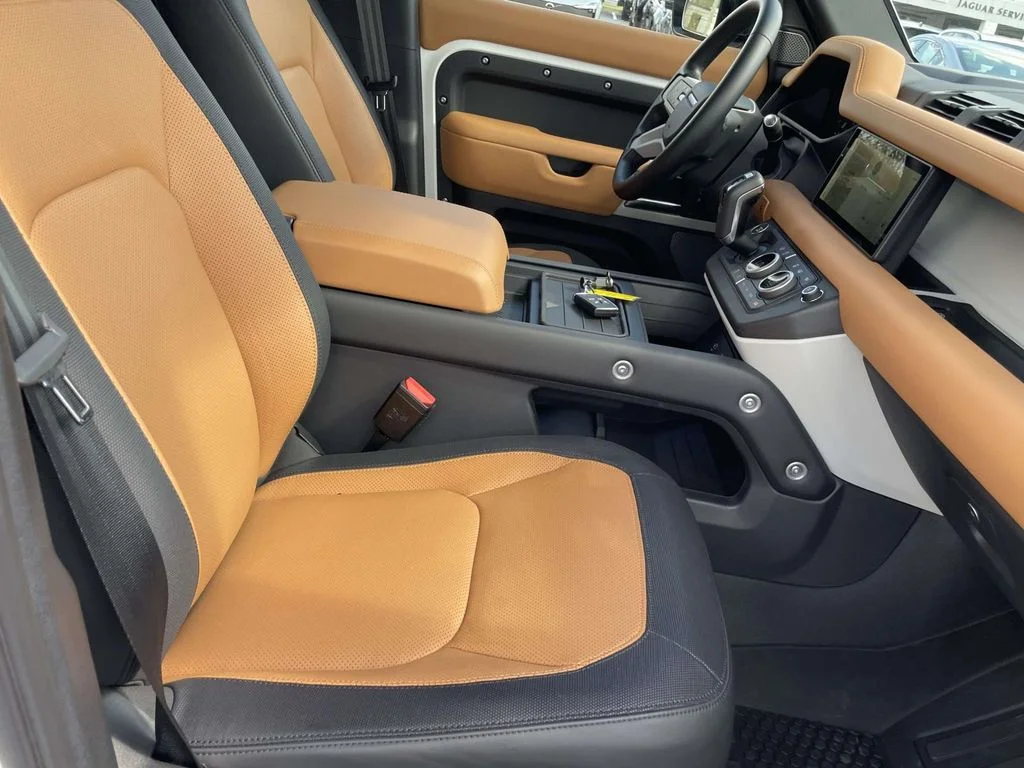 2024 Land Rover Defender X-Dynamic SE - Photo 19