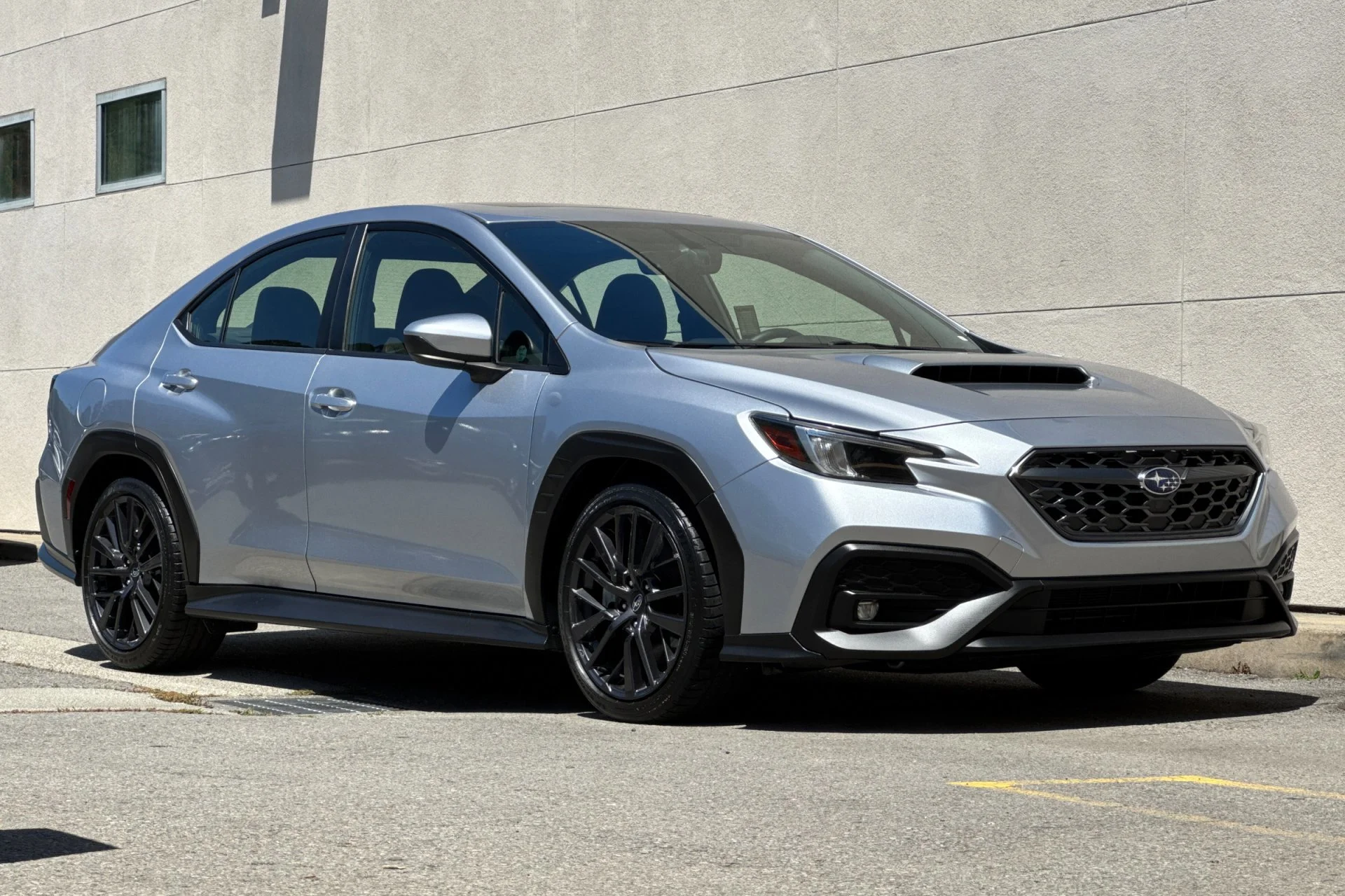 Used 2022 Ice Silver Metallic Subaru Premium image 9
