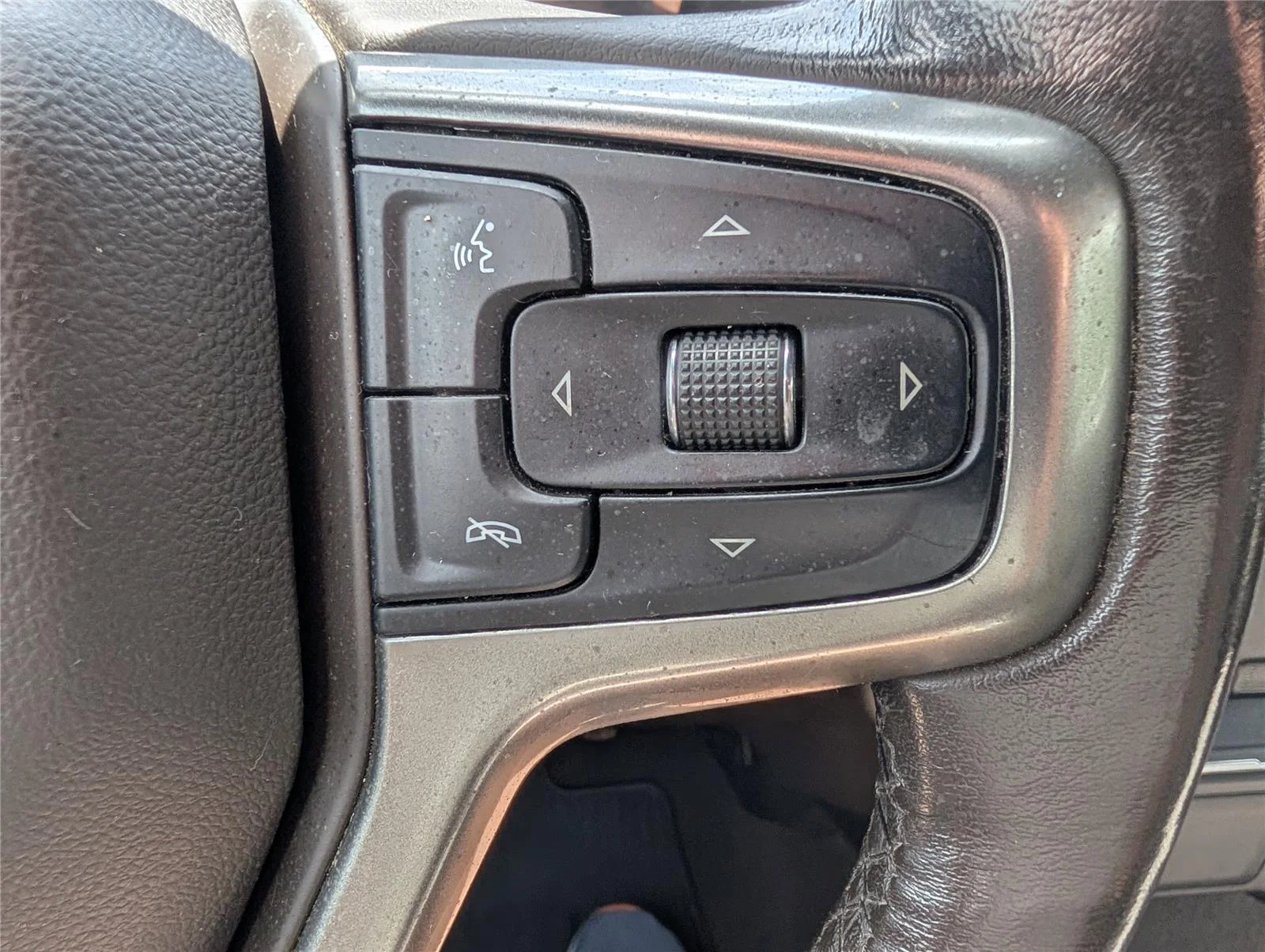 Used 2019 HAVANA BROWN METALLIC Chevrolet RST image 19
