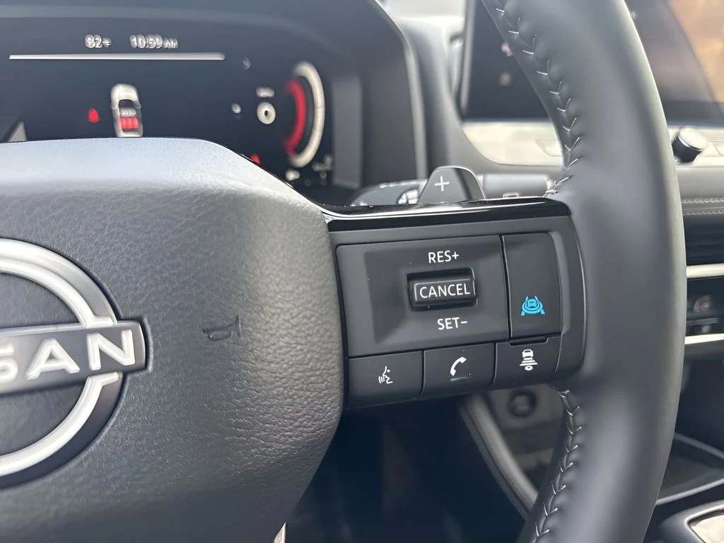 Used 2025 Gold Nissan Platinum image 18