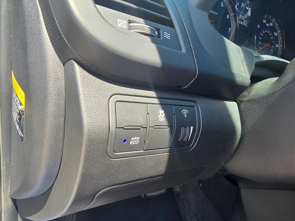 Used 2017 Pacific Blue Pearl Hyundai SE image 23