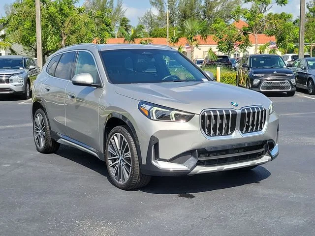 Used 2025 Silver BMW xDrive28i image 3