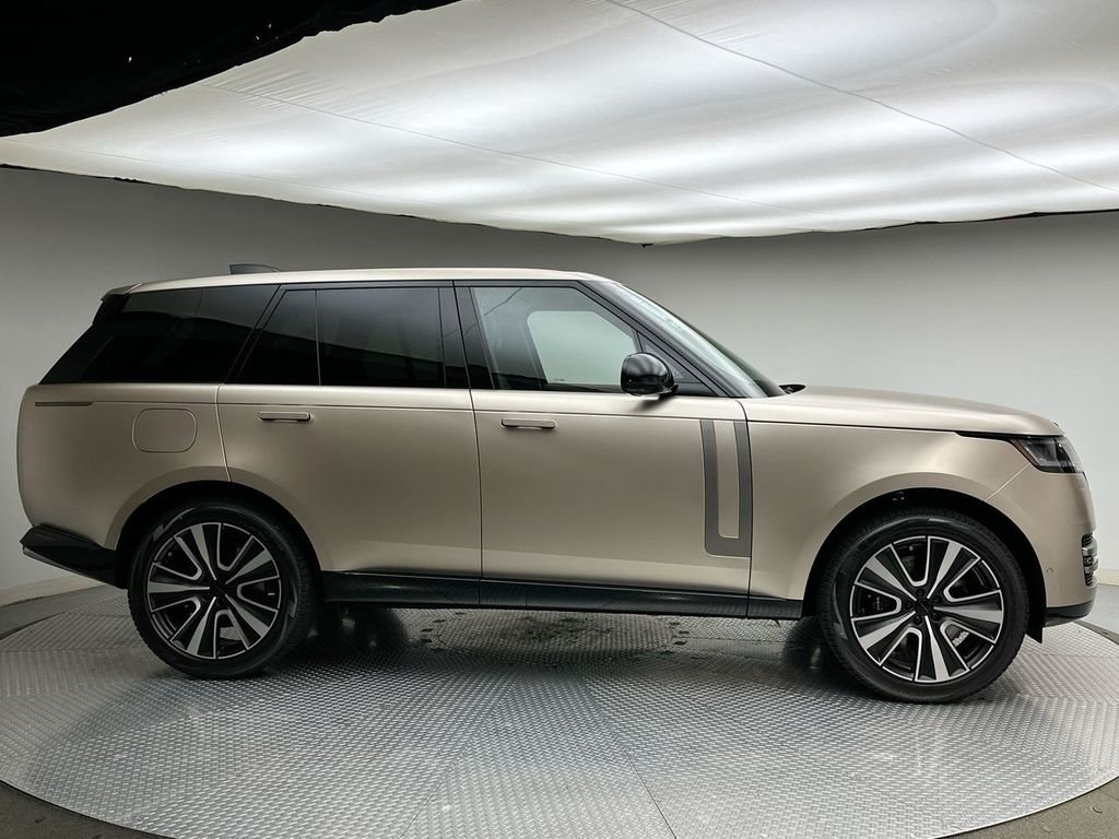 New 2026 Sunset Gold SV Bespoke Ultra Metallic Gloss Land Rover SE image 4