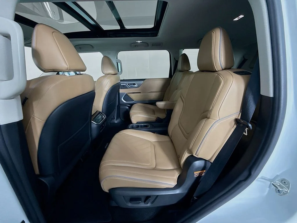 Used 2025 White INFINITI LUXE image 26