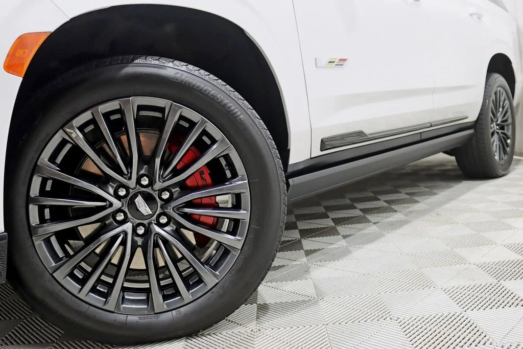 Used 2024 White Cadillac V-Series image 5