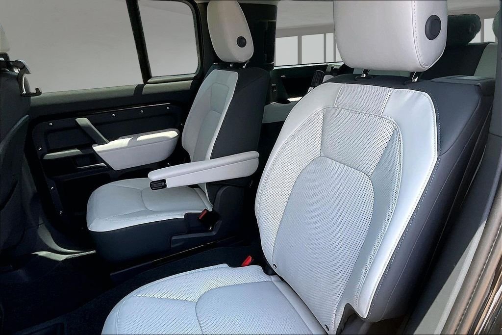 New 2026 Santorini Black LAND ROVER S image 10