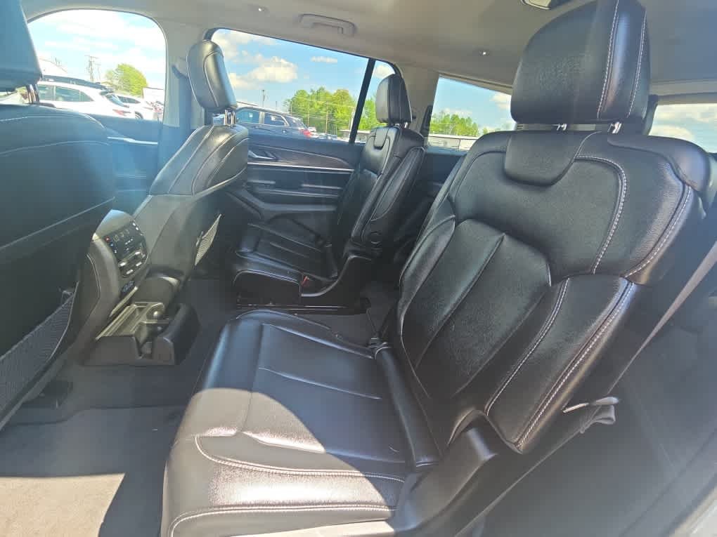 Used 2023 Silver Zynith Jeep Limited image 15