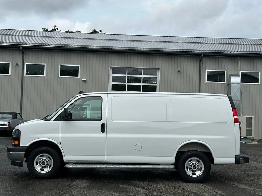 Used 2025 Summit White GMC Work Van image 15