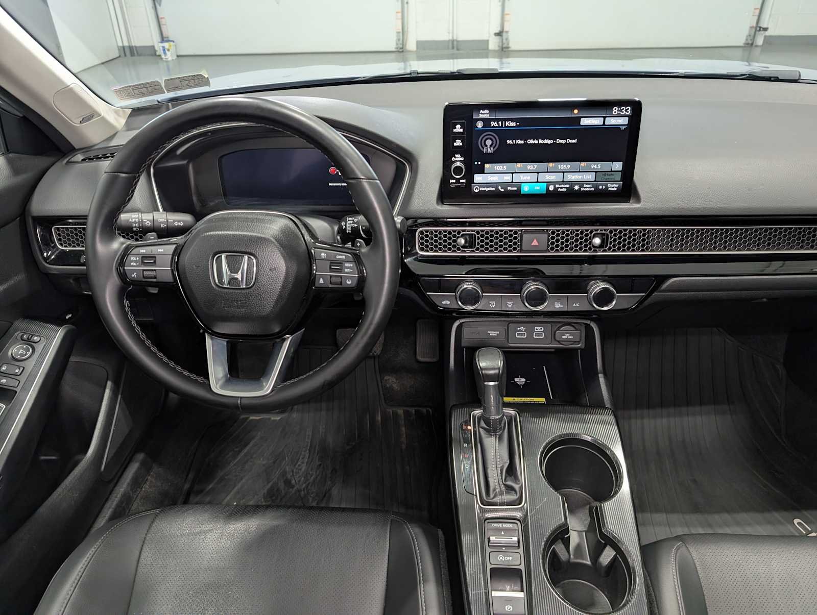Used 2024 Sonic Gray Pearl Honda Touring image 18