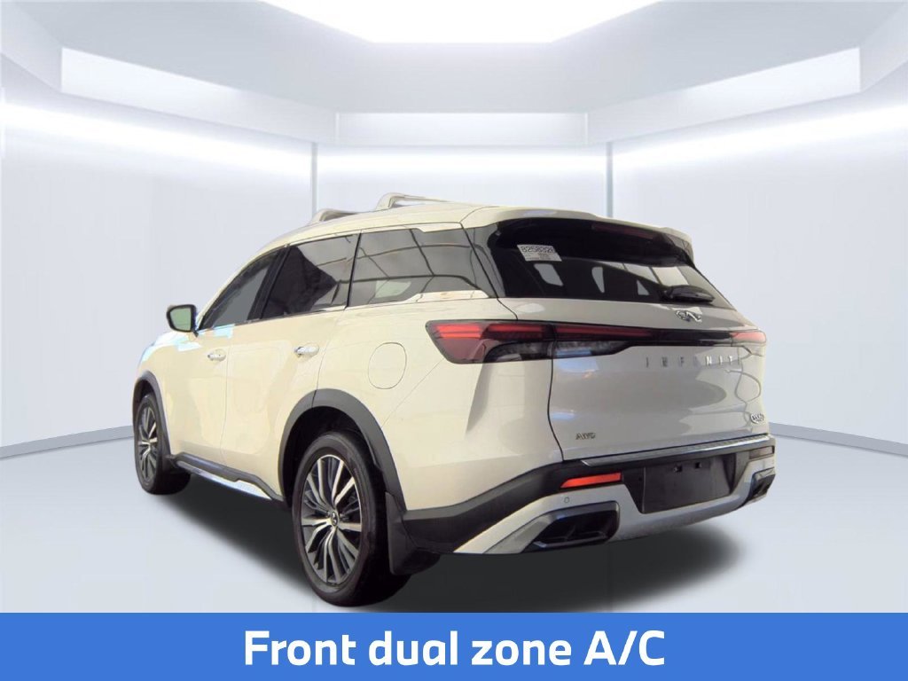 Used 2023 White INFINITI Sensory image 12