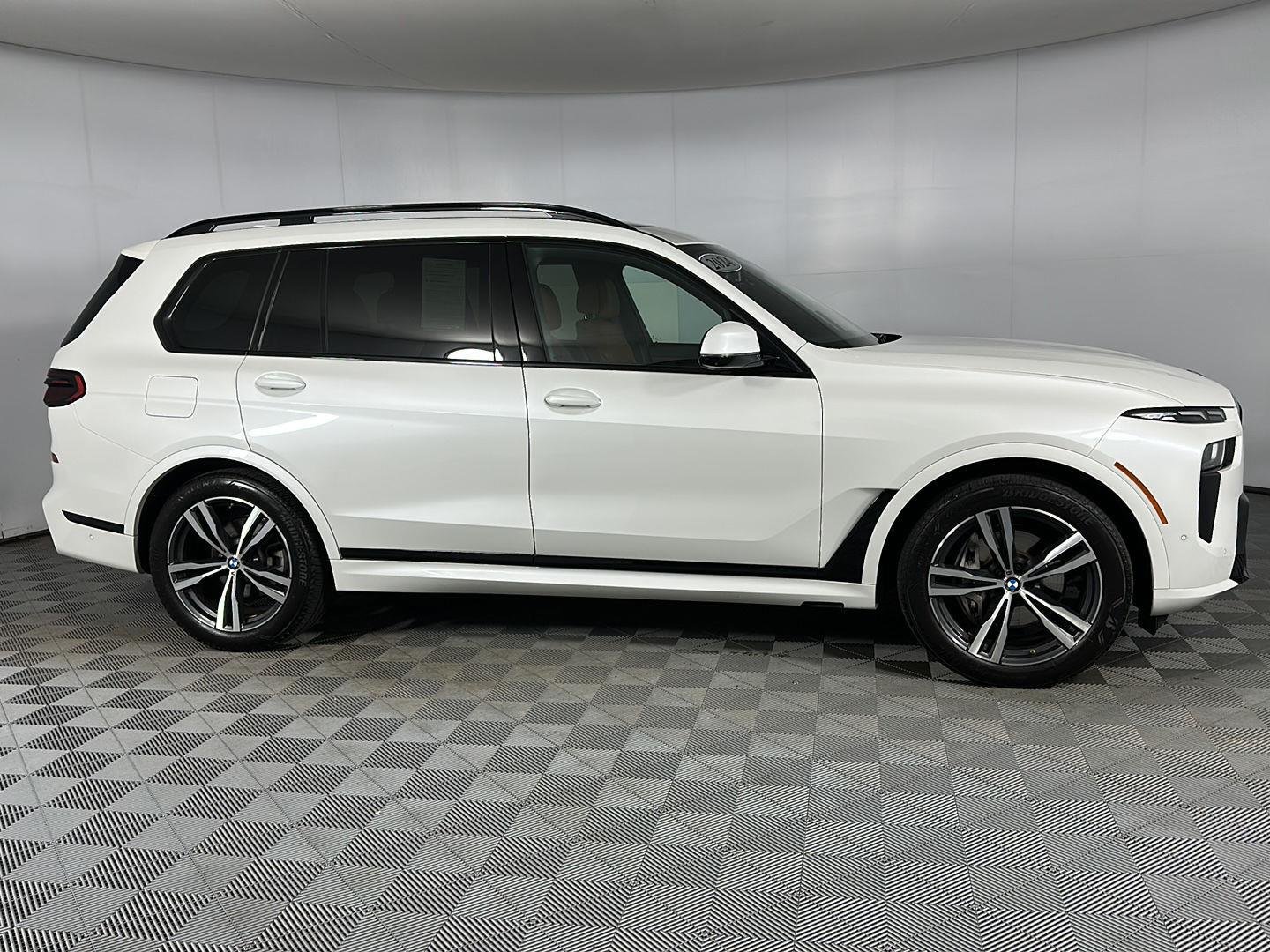 Used 2024 Mineral White Metallic BMW xDrive40i image 29