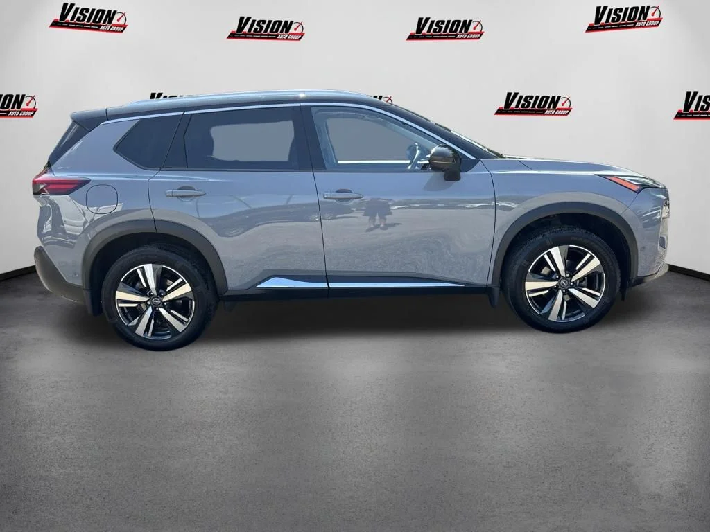 Used 2023 Gray Nissan Platinum image 4