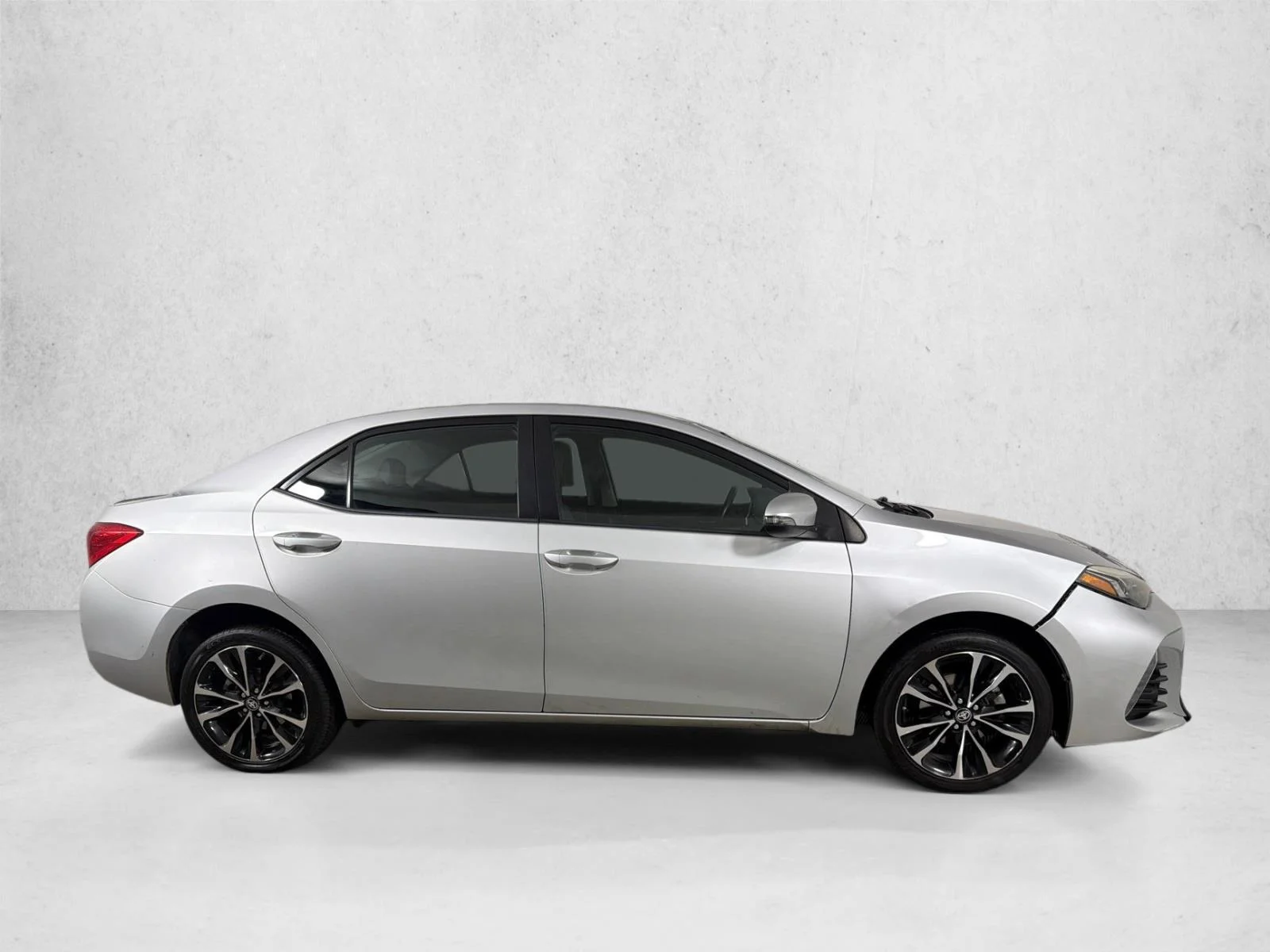 Used 2019 Classic Silver Metallic Toyota SE image 2