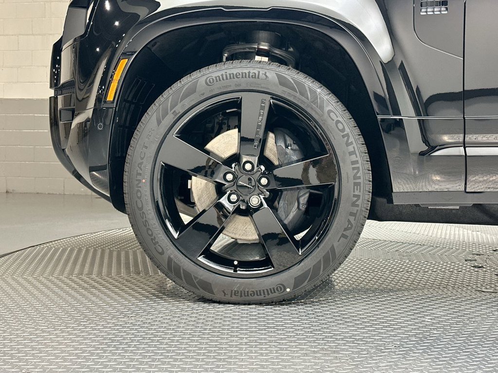 New 2026 Santorini Black Land Rover X-Dynamic SE image 5