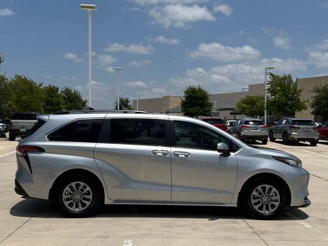 Certified Used 2022 Silver Toyota XLE image 34