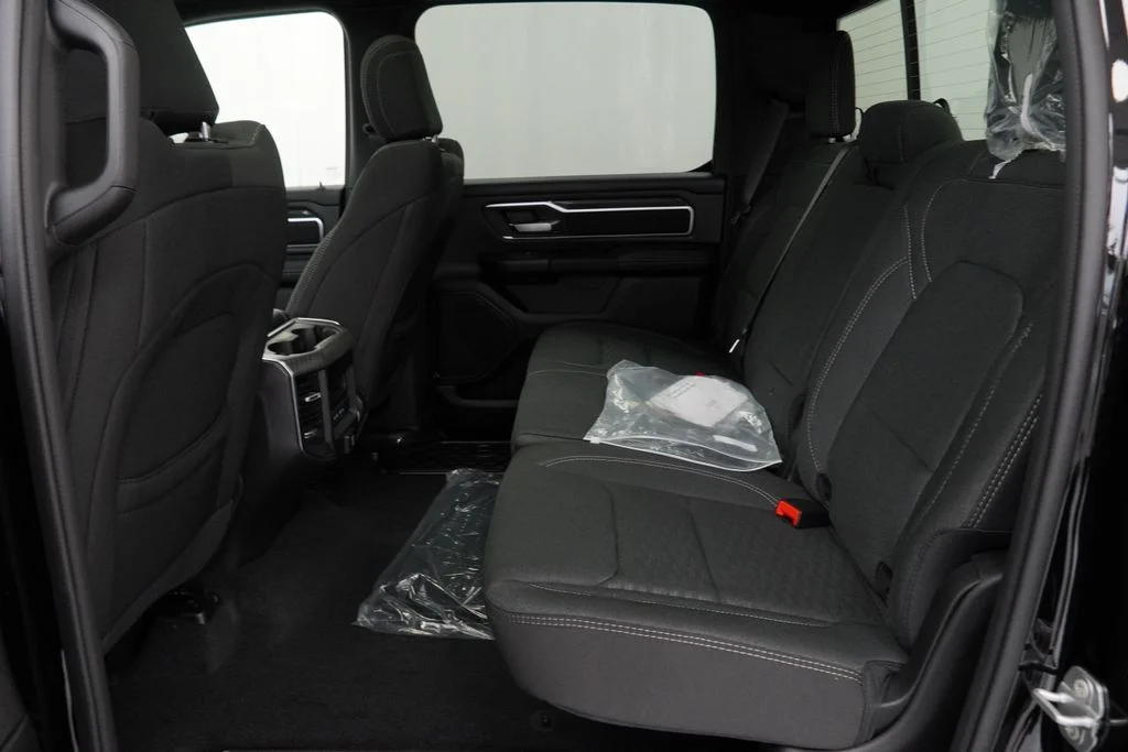 New 2026 Diamond Black Crystal Pearl-Coat Exterior Paint RAM Big Horn/Lone Star image 17