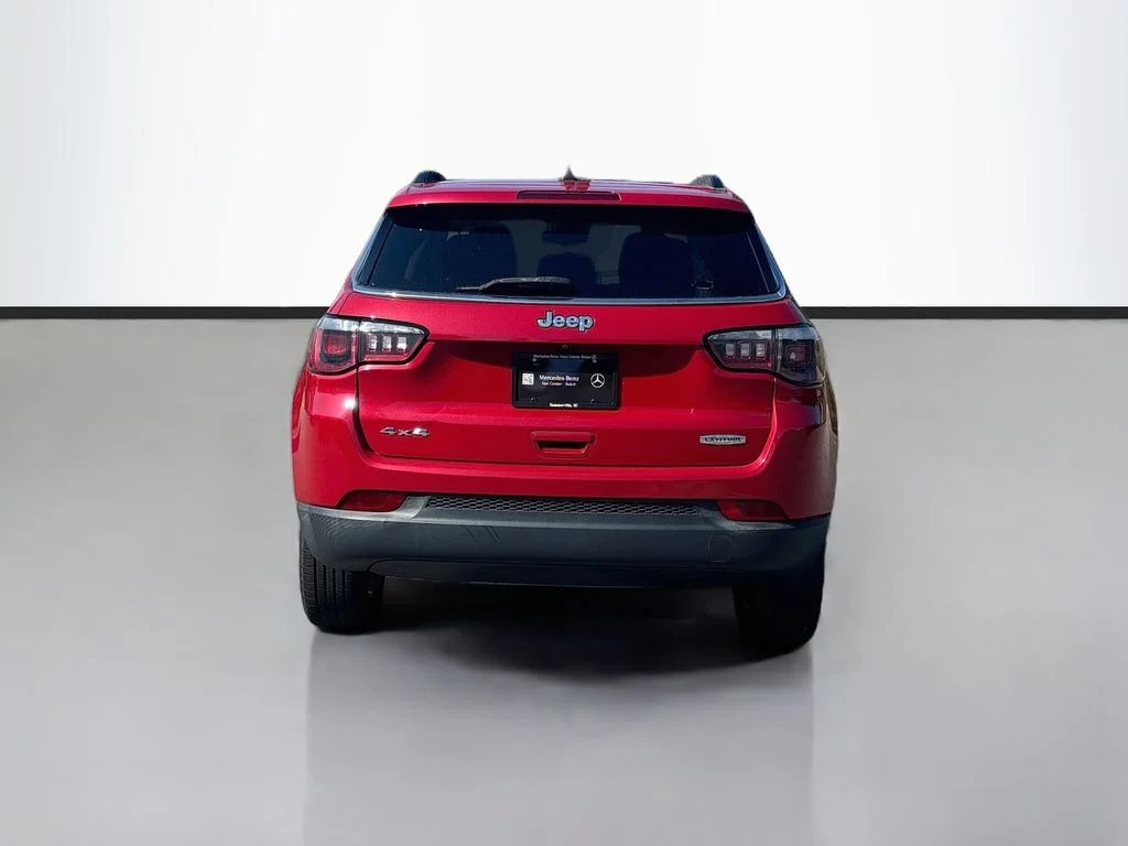 Used 2019 Red Jeep Latitude image 5