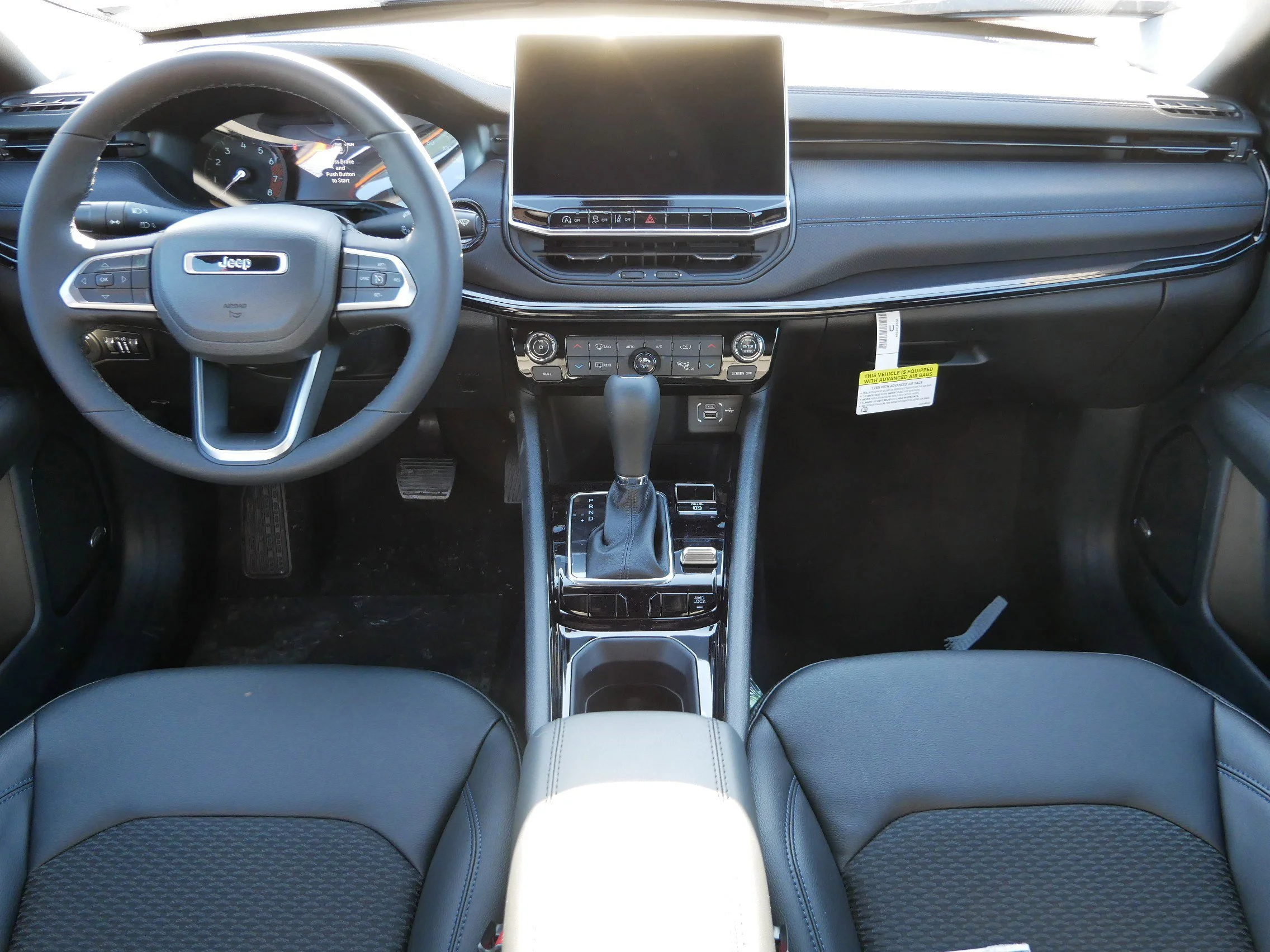 New 2026 Diamond Black Crystal Pearlcoat Jeep Latitude Altitude image 12