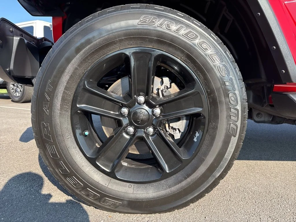 Used 2021 Red Jeep Unlimited Sahara Altitude image 14
