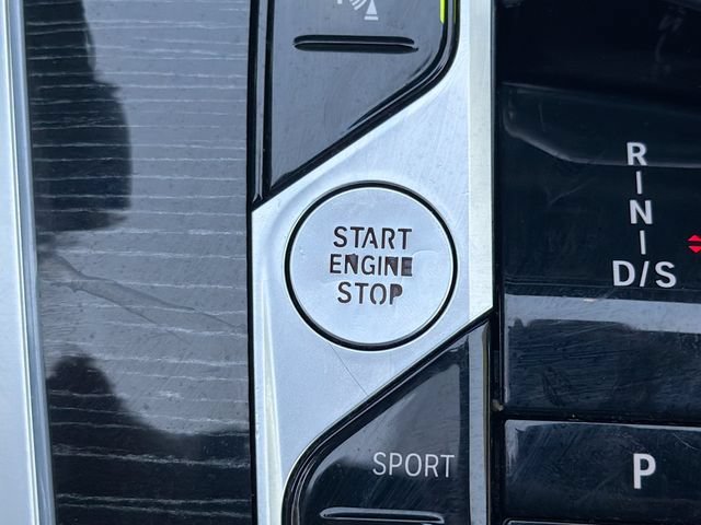 Used 2024 Alpine White BMW xDrive40i image 39