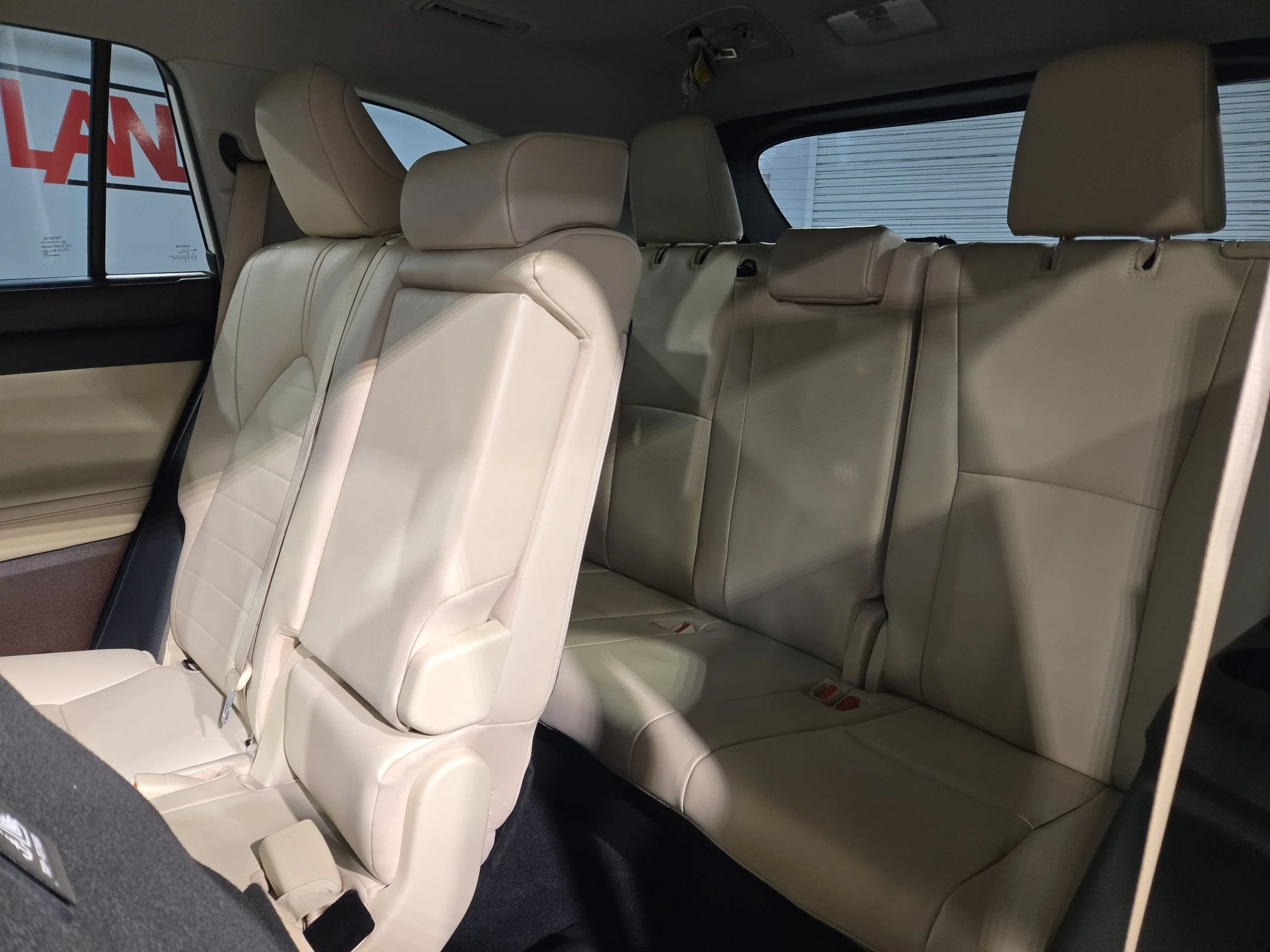Used 2022 Wind Chill Pearl Toyota XLE image 37